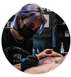 Tattoo artist Анита Тихо